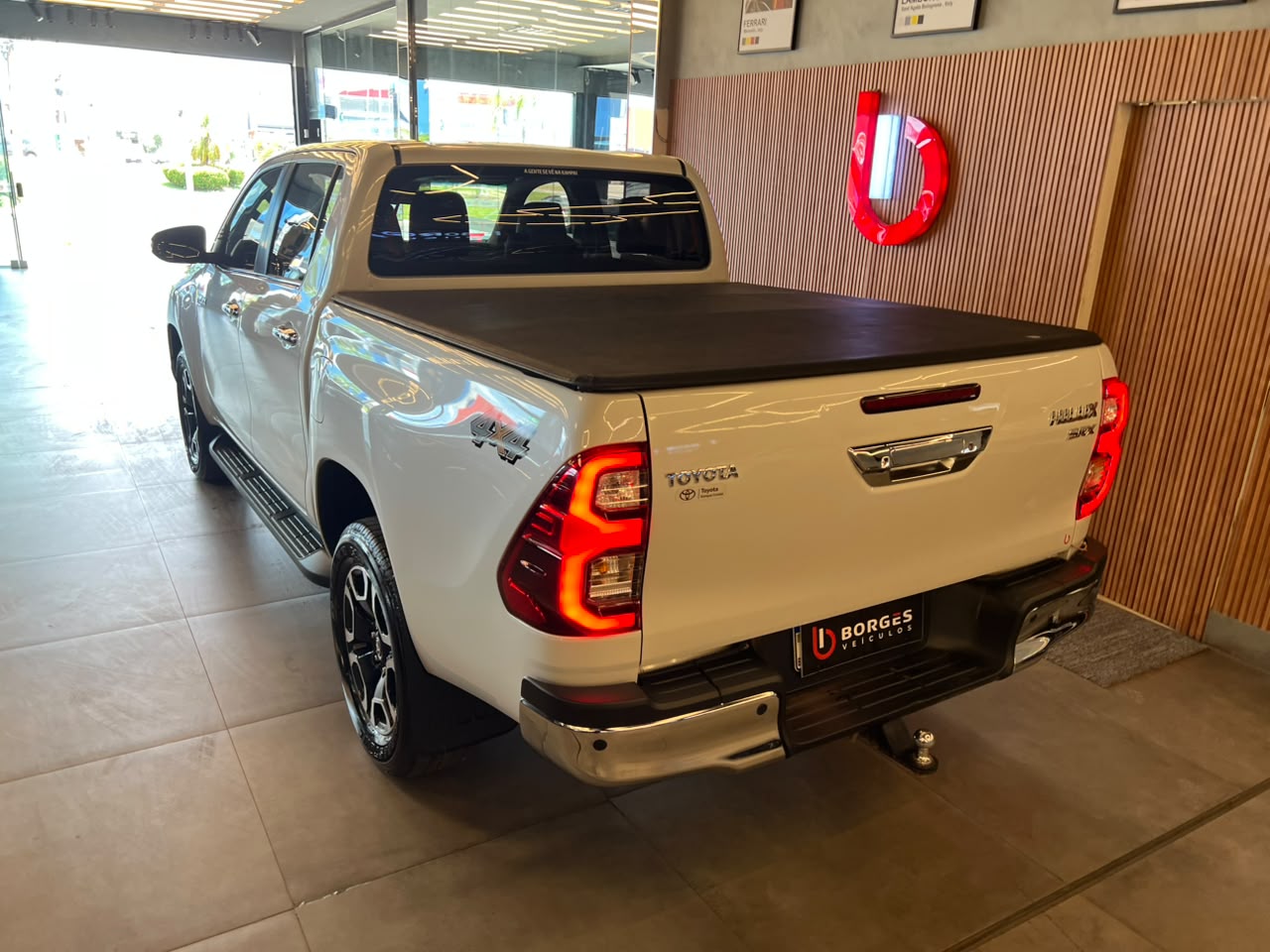 Toyota Hilux CD SRX 4x4 2.8 TDI 16V Diesel AUT. Hilux CD SRX 4x4 2.8 TDI 16V Diesel AUT.