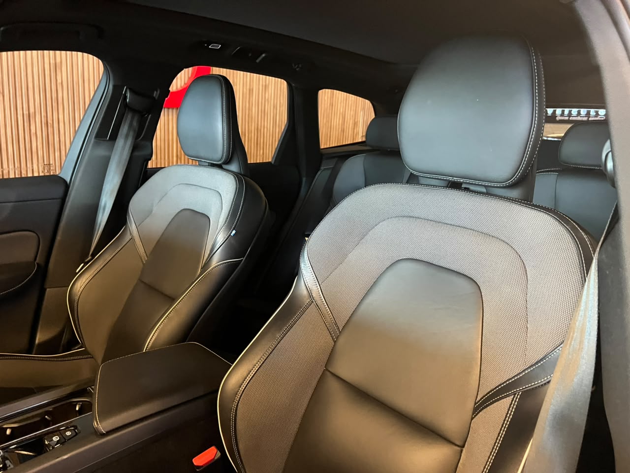 Volvo XC 60 T-8 Ultim.Dark 2.0 AWD (Híbrido) XC 60 T-8 Ultim.Dark 2.0 AWD (Híbrido)