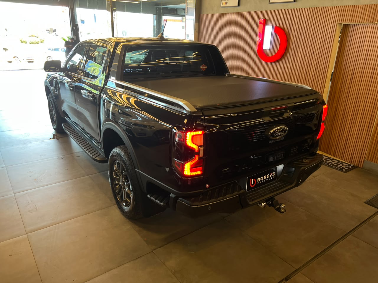 Ford Ranger Black 2.0 4x2 CD TB Diesel AUT. Ranger Black 2.0 4x2 CD TB Diesel AUT.