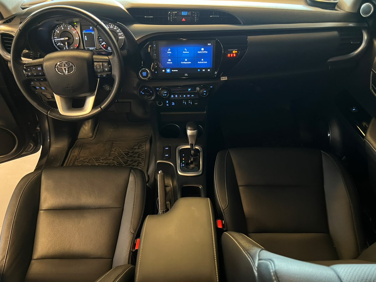 Toyota Hilux CD SRX 4x4 2.8 TDI 16V Diesel AUT. Hilux CD SRX 4x4 2.8 TDI 16V Diesel AUT.