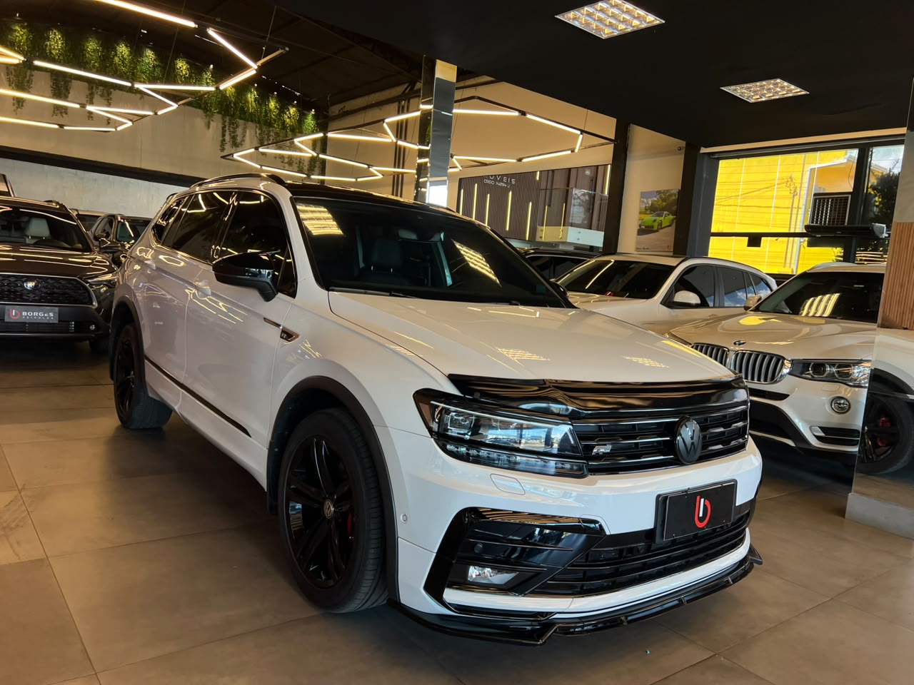 VW - VolksWagen TIGUAN Allspac R-Line 350 TSI 2.0 4x4 TIGUAN Allspac R-Line 350 TSI 2.0 4x4