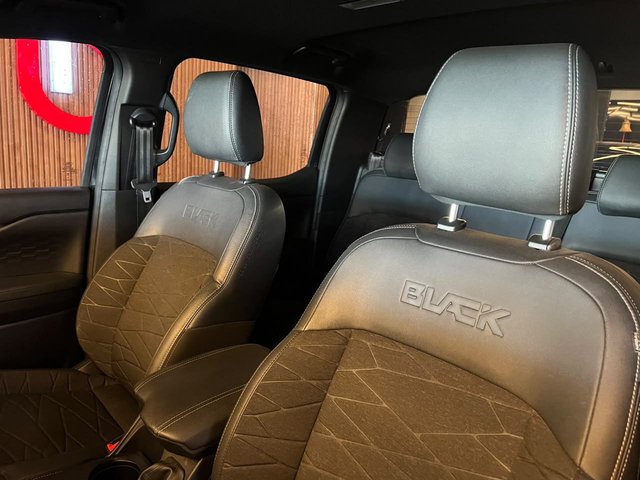 Ford Ranger Black 2.0 4x2 CD TB Diesel AUT. Ranger Black 2.0 4x2 CD TB Diesel AUT.