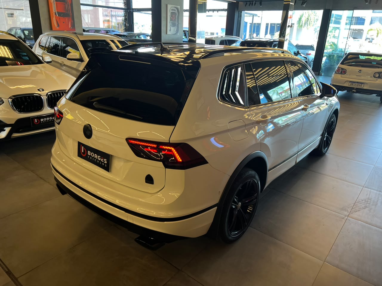 VW - VolksWagen TIGUAN Allspac R-Line 350 TSI 2.0 4x4 TIGUAN Allspac R-Line 350 TSI 2.0 4x4