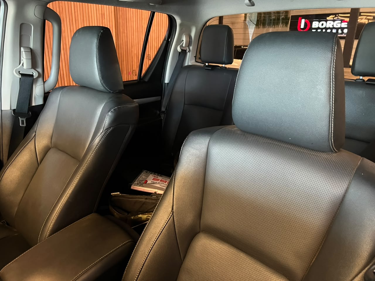 Toyota Hilux CD SRX 4x4 2.8 TDI 16V Diesel AUT. Hilux CD SRX 4x4 2.8 TDI 16V Diesel AUT.