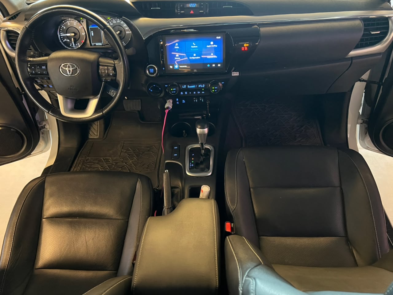 Toyota Hilux CD SRX 4x4 2.8 TDI 16V Diesel AUT. Hilux CD SRX 4x4 2.8 TDI 16V Diesel AUT.