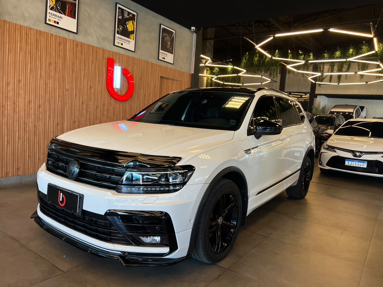VW - VolksWagen TIGUAN Allspac R-Line 350 TSI 2.0 4x4 TIGUAN Allspac R-Line 350 TSI 2.0 4x4